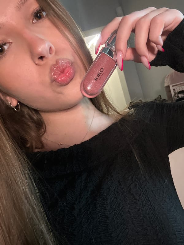 Woman takes selfies, poses with makeup in Varna