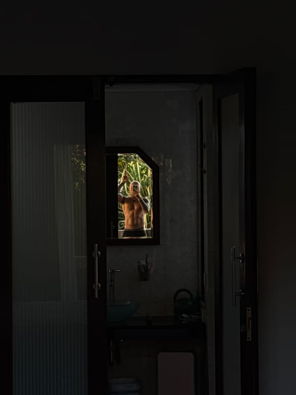 Morning in Kuta Selatan: architecture, carvings, and tropical light