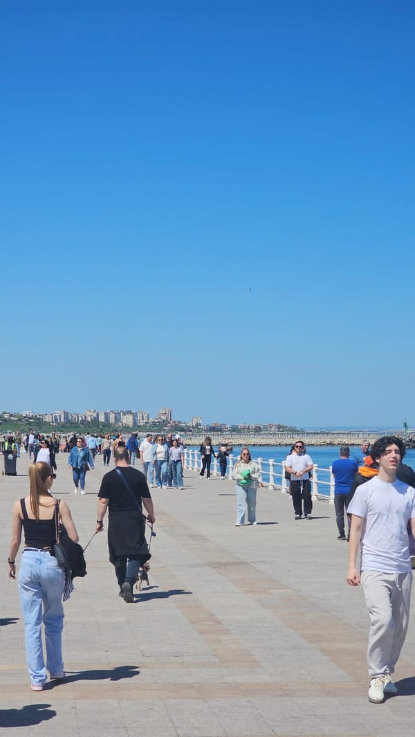 Street musicians perform on Constanța's Black Sea promenade