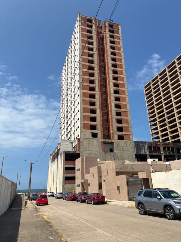 Construction progress documented on high-rise buildings in Coatzacoalcos