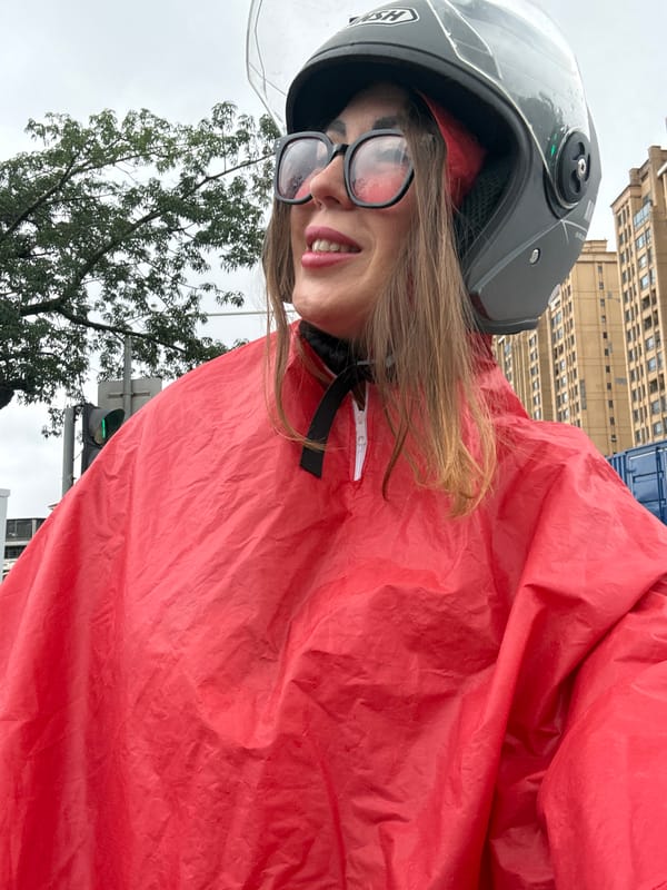 Rainy morning scooter ride and selfies in Huizhou