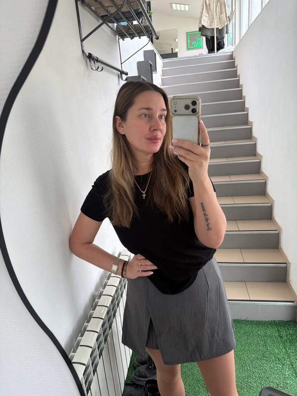 Woman documents morning routine through selfies in Chaikovsky