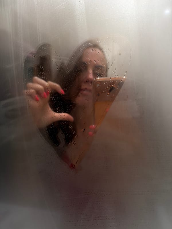 Person photographs selfies, draws heart on steamy glass in Birobidzhan