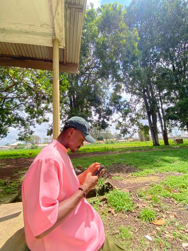 Everyday life in Bukuru — yards, paths, and a local market
