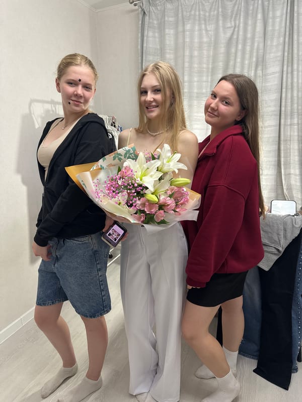 Friends celebrate with lilies and alstroemeria in a Perm bedroom