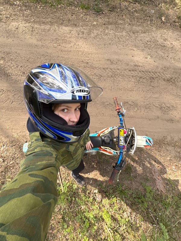 Motorcyclist with dirt bike spotted on Kirovsk path