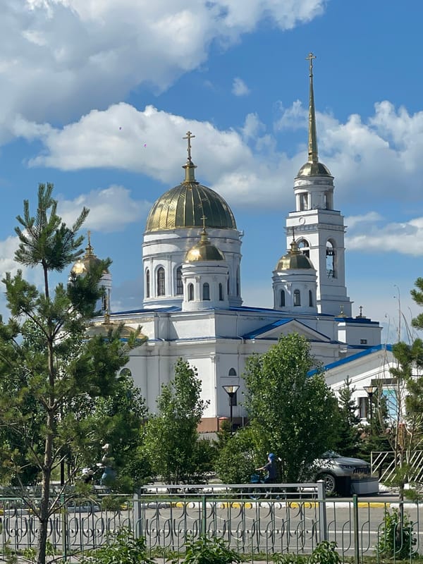 Morning photo walk captures Kokshetau landmarks and street life