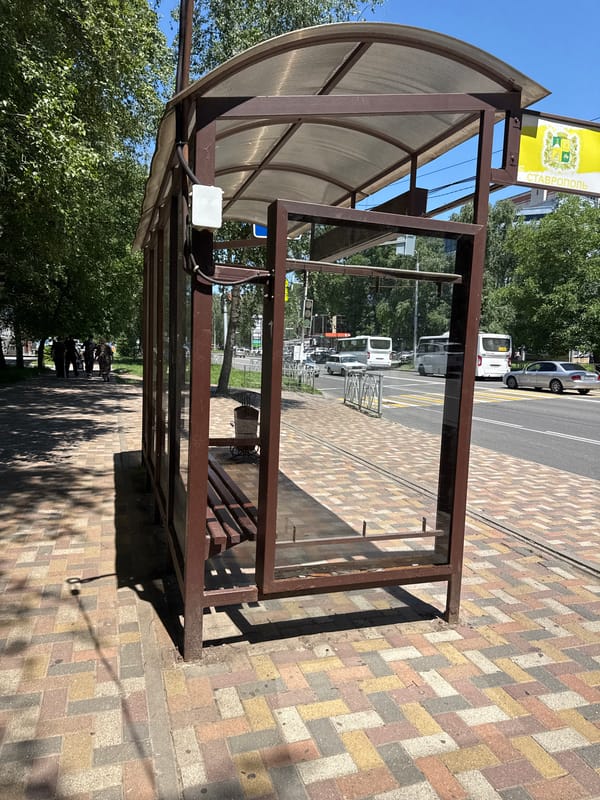 Park walk and cafe stop in Stavropol on a summer morning