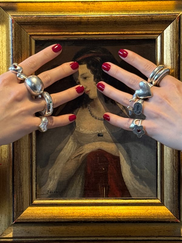 London visitor documents jewelry challenge through St. James's gallery tour