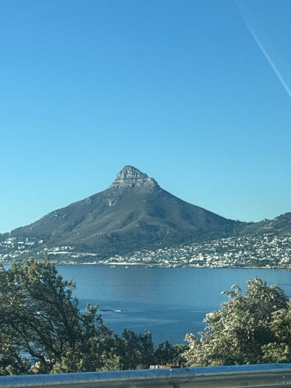 Scenic mountain drive captured by witnesses in Cape Town