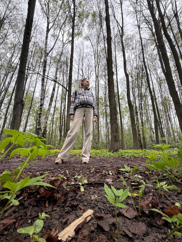 Person in plaid jacket spotted in Yaroslavl forest