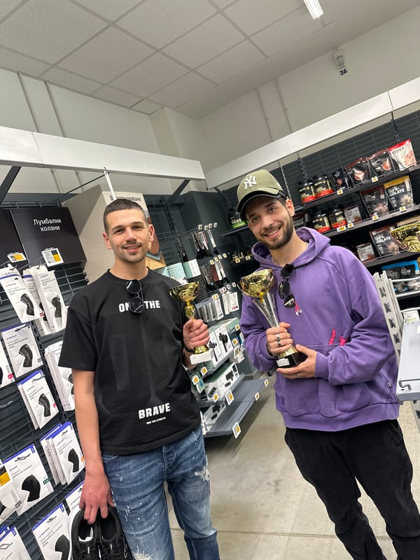 Two men spotted in retail store in Pleven, Bulgaria
