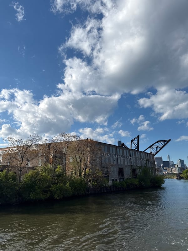 Evening photo walk captures Chicago River architecture and skyline