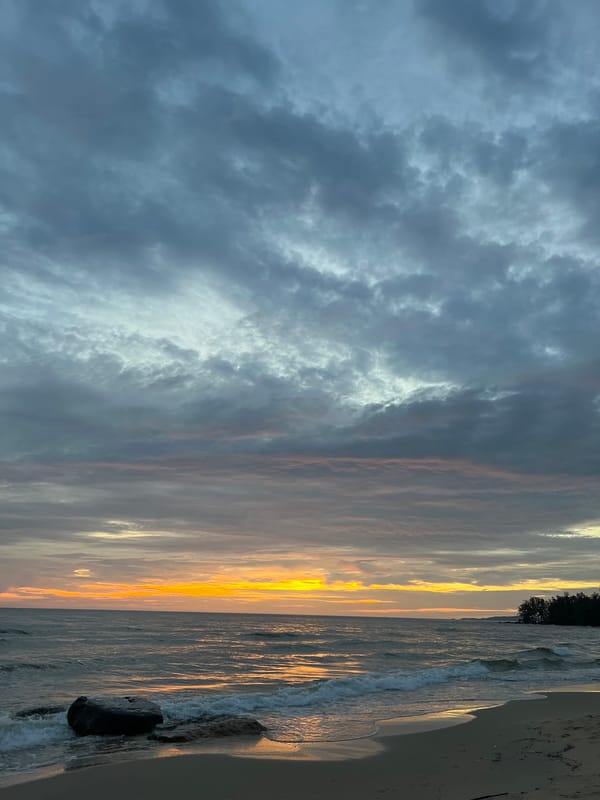 Sunset over Phú Quốc beach, clouds and warm light