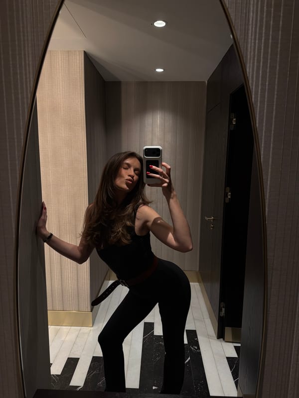 Woman documents evening out with selfies in Budva
