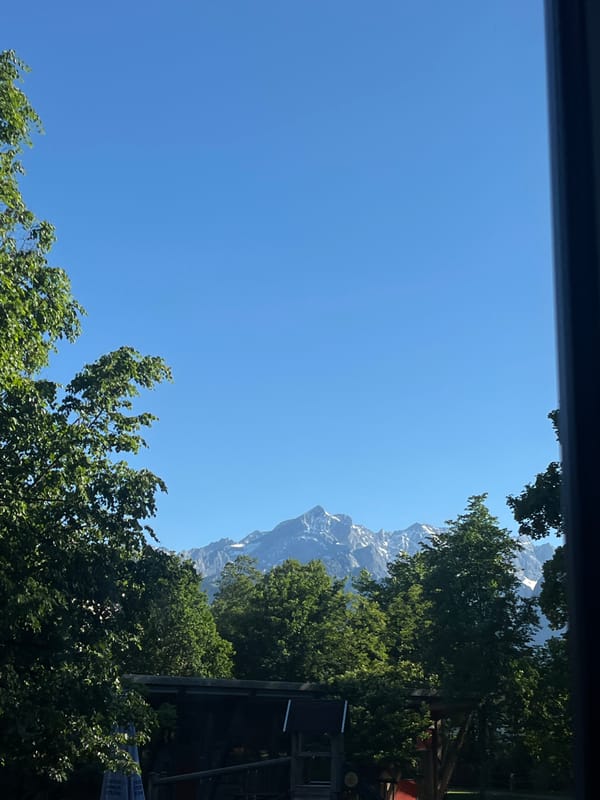 Clear skies observed over Garmisch-Partenkirchen mountains