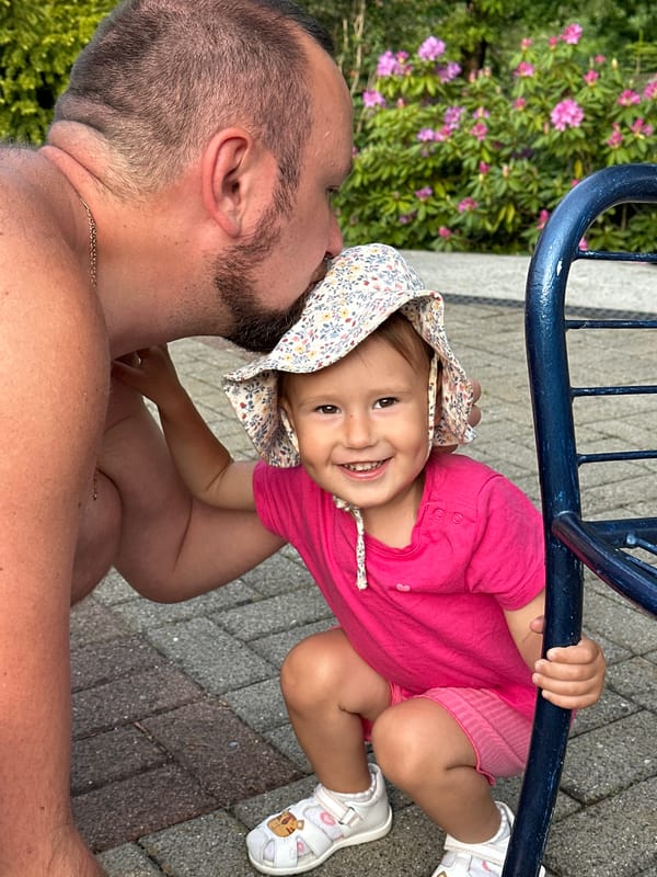Family bubble play documented in Wisła residential area