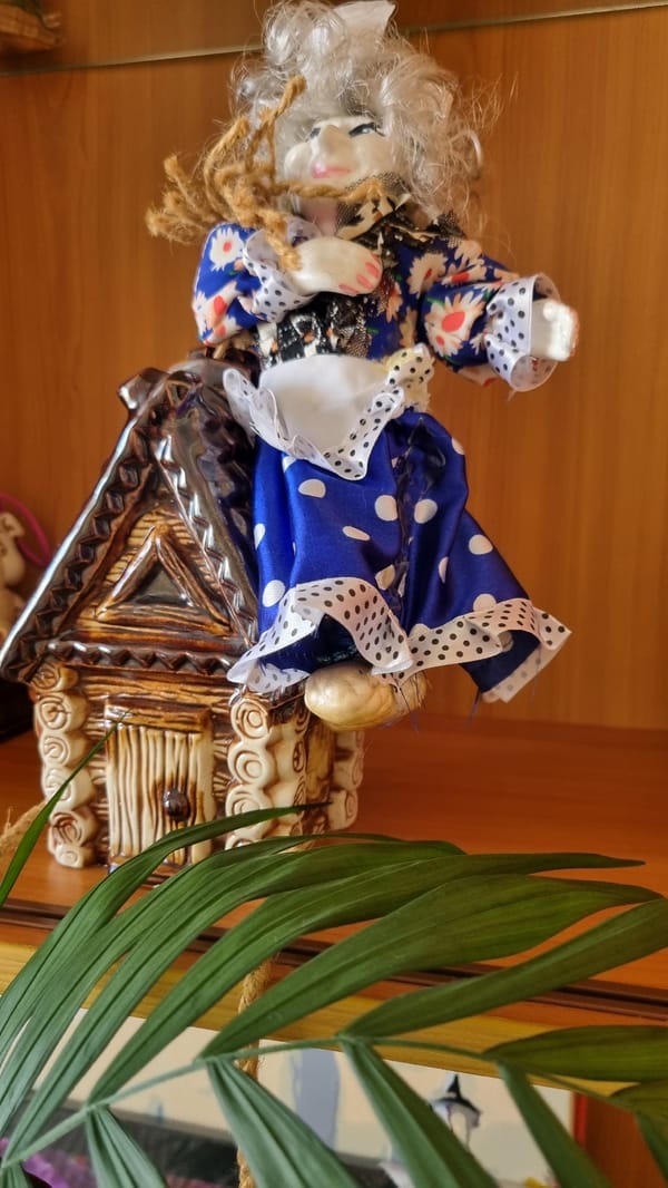 Domestic scenes and decorative items documented in Ukrainian home