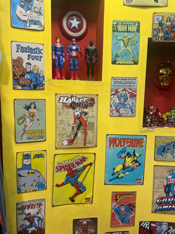 Evening scenes captured across Naples: comics, streets, religious art