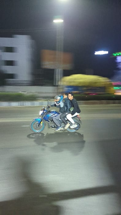 Nighttime street life captured across Dhaka in 11-minute span