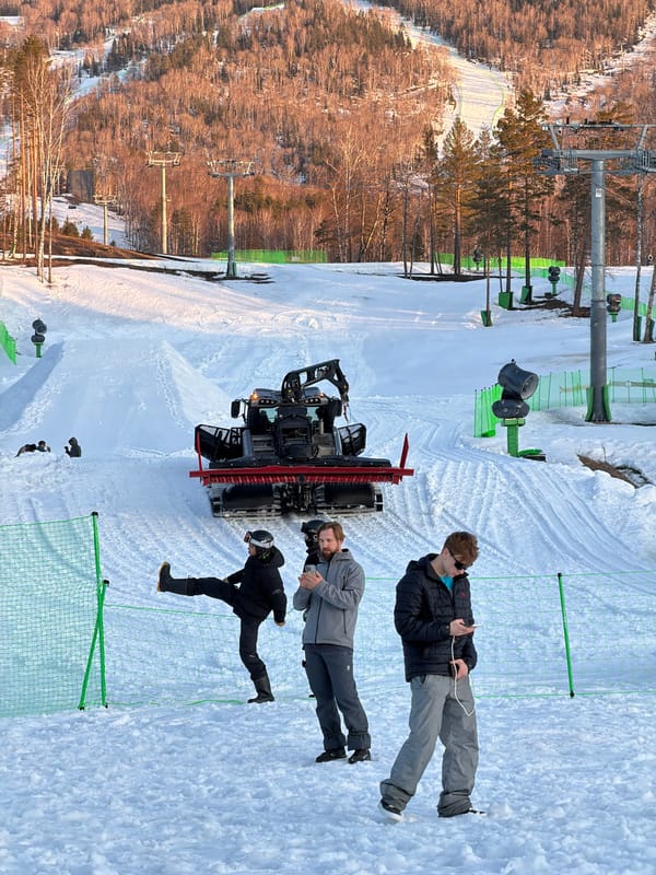Winter resort activities documented in Ozërnoye, Russia