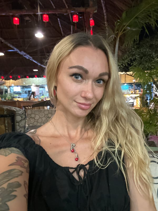 Woman documents Indian dining experience in Vietnam restaurant