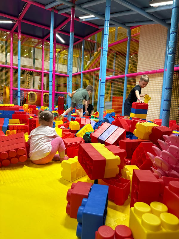 Families enjoy afternoon playtime at Kommunarka indoor playground