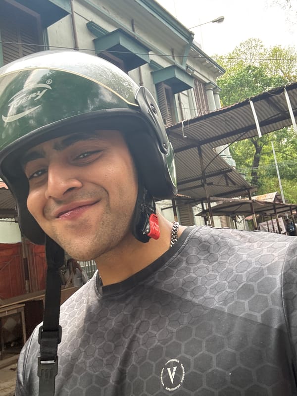 Man takes selfie on Kolkata street