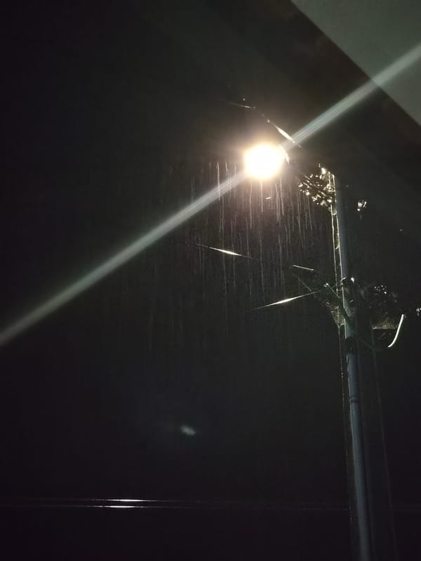 Nighttime light phenomena observed during rain in Barcelos, Portugal