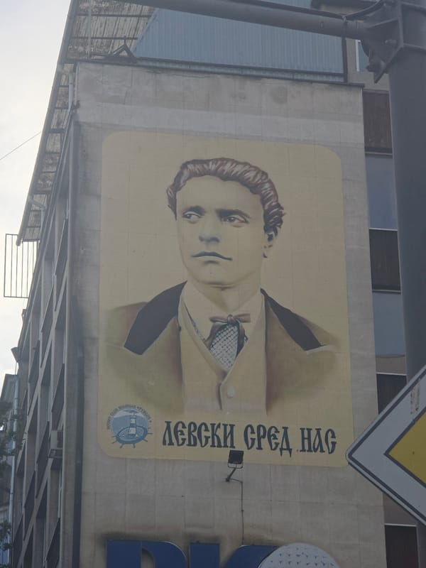 Afternoon fishing and revolutionary mural spotted in Burgas harbor