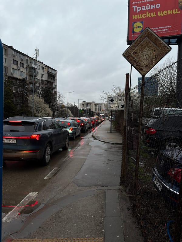 Heavy traffic congestion documented on Sofia street