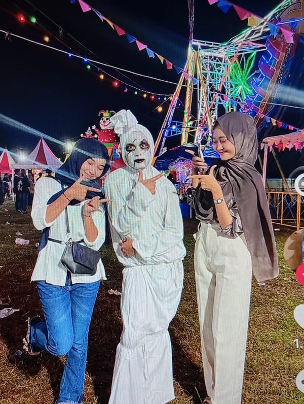 Nighttime carnival draws crowds to Lhokseumawe fairgrounds