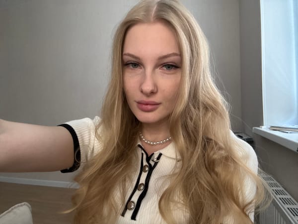 Woman captures selfie session in Perm, Russia apartment