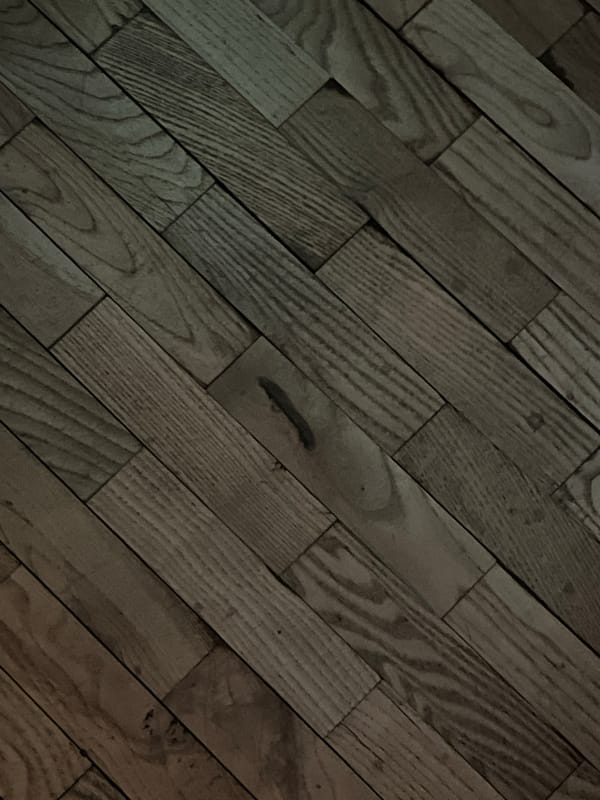 Visual fragments recorded: wooden planks and pink text graphic
