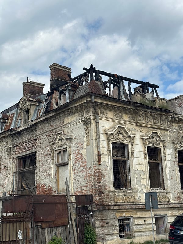Mixed architectural conditions documented in Craiova, Romania