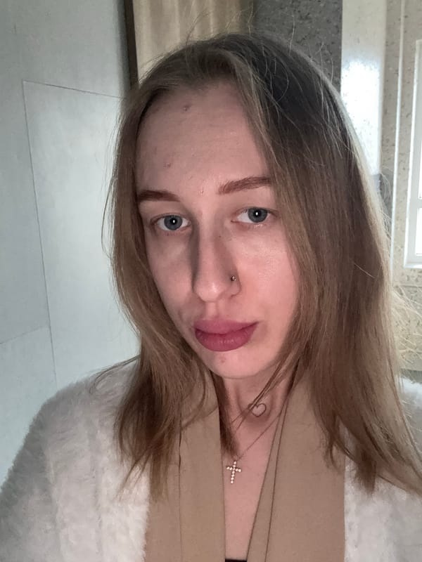 Woman spotted in tan coat in Ovoshchnoy, Russia