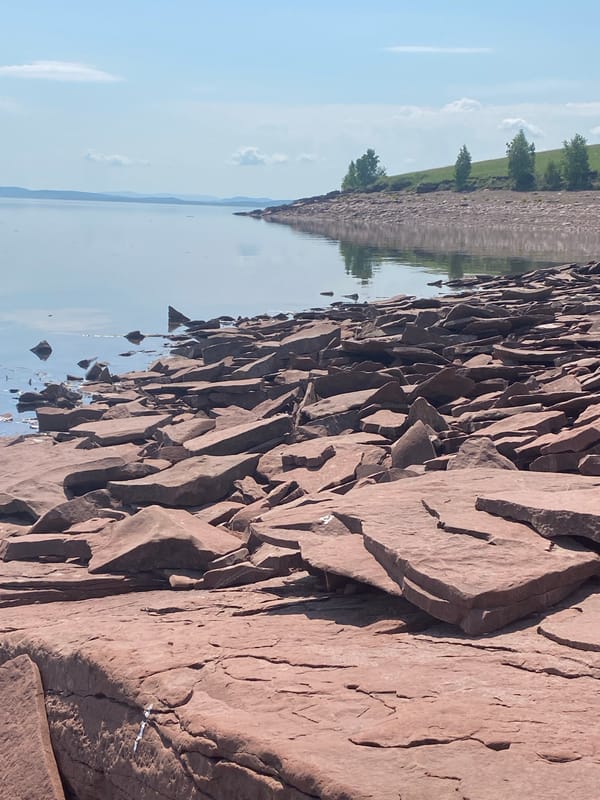 Rocky shoreline documented in Ust'-Erba, Russia