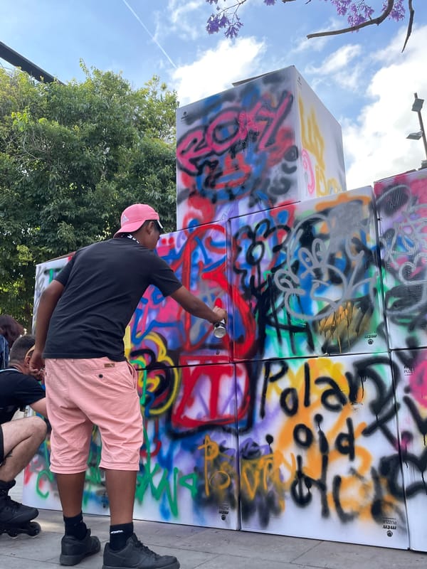 Street art event and live music near Arc de Triomf