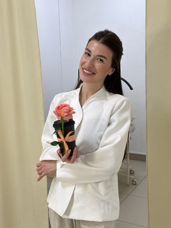 Woman photographed in portrait and selfie in Chaikovsky, Russia