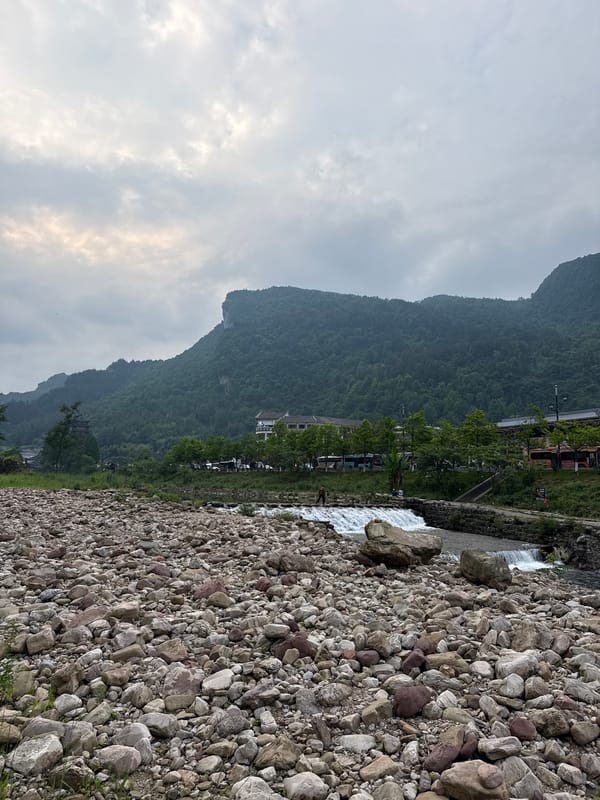 Visitors explore Suoxi River amid Wulingyuan's mountain scenery