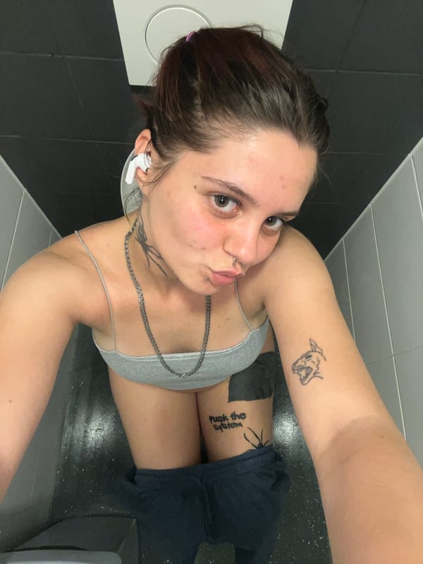 Cats at home and casual selfies from Genemuiden