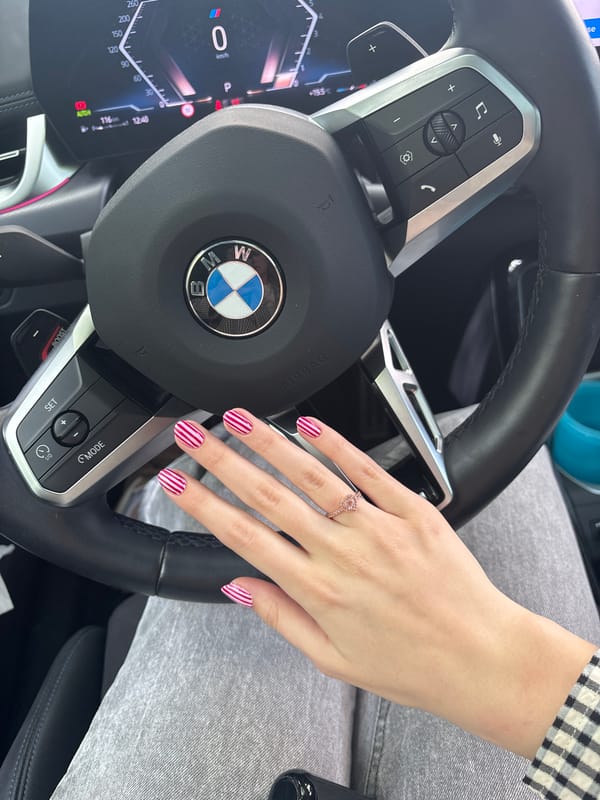 Driver with pink nails spotted in BMW in Sofia