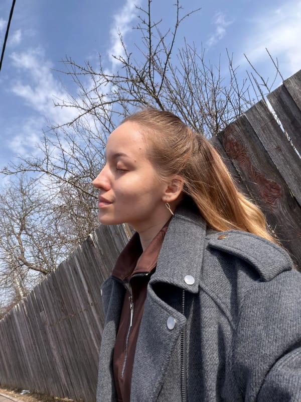 Woman's morning walk documented in Reshetnikovo with wildlife sighting