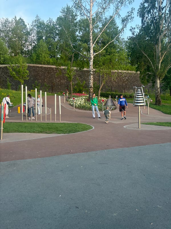Afternoon leisure activities documented at Perm riverside park
