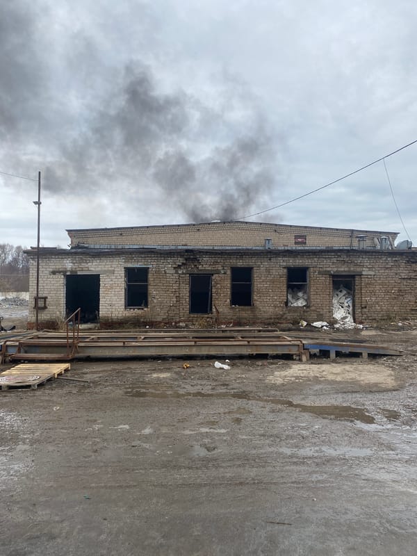 Building fire and incident documented in Ol'khovskoye, Russia