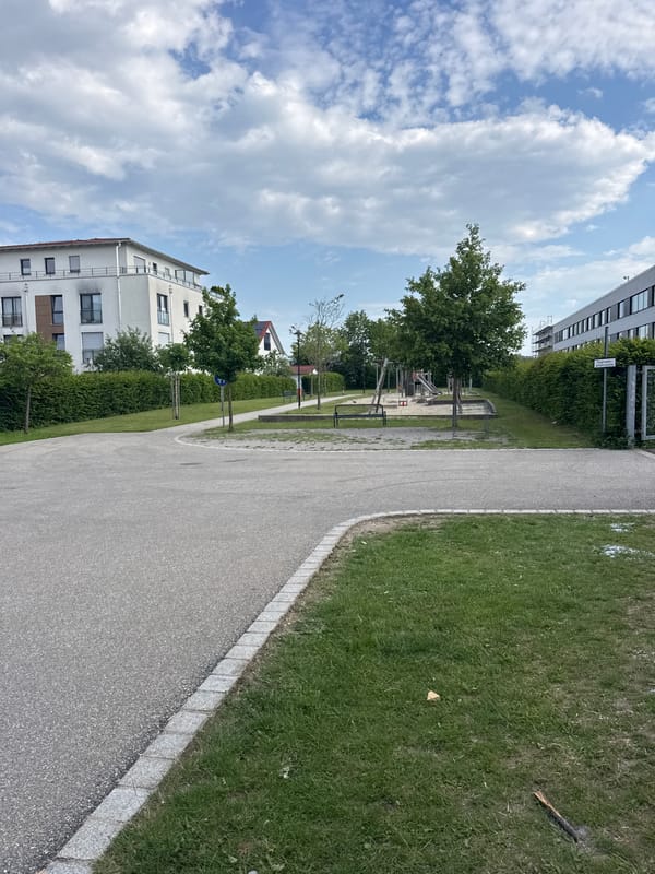 Grocery run and local streets in Höhenkirchen-Siegertsbrunn
