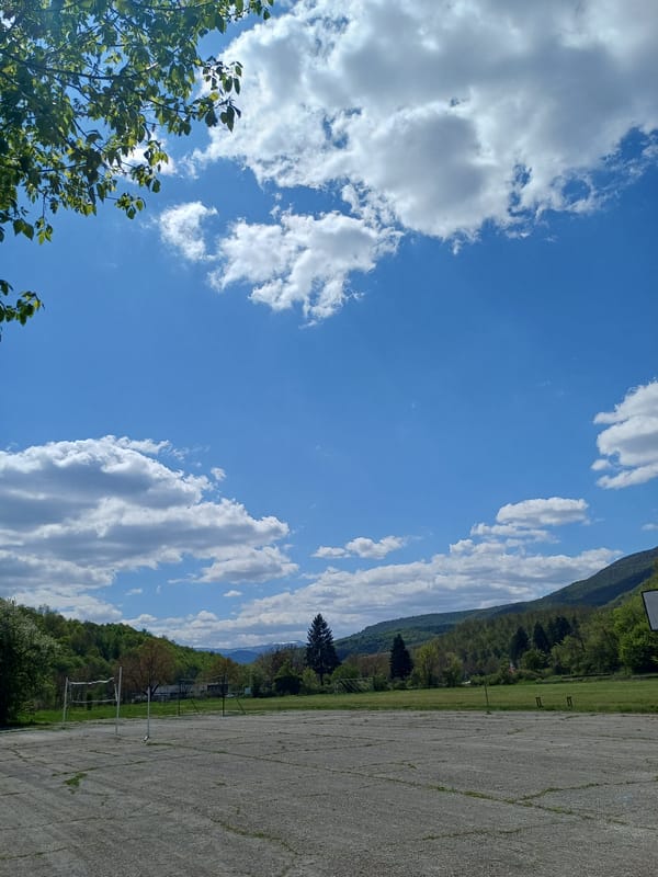 Clear skies over Bulgarian mountains captured in Georgi Damyanovo