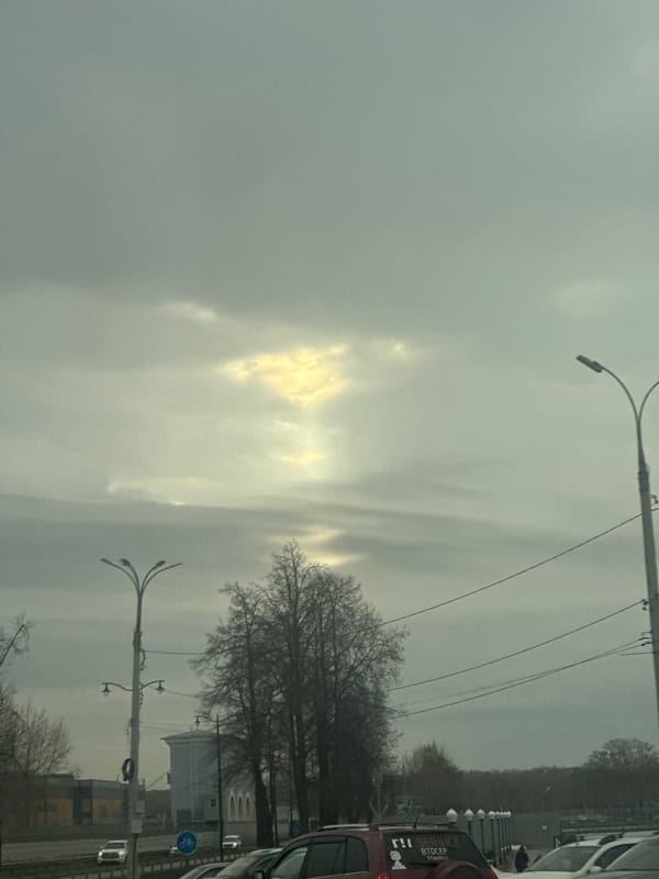 Light pillars observed in overcast Votkinsk sky