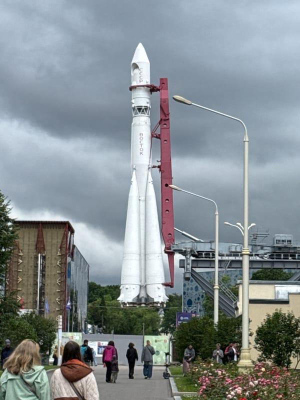 Afternoon stroll through VDNKh and the Cosmos Pavilion