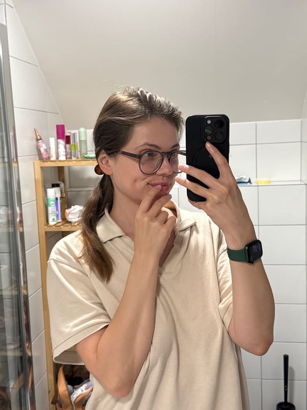 Woman takes bathroom selfies in Vrchlabí, shares Friday hashtag